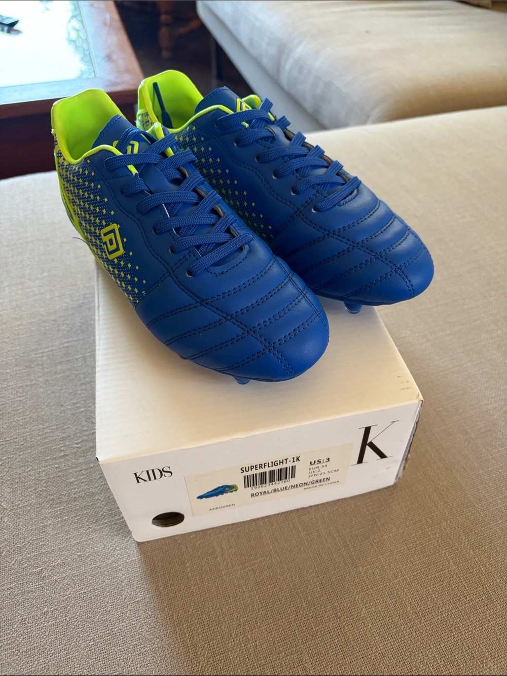 NIB Dream Pairs Boys Athletic Soccer Cleats big kids 3